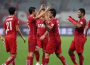 英雄联盟总决赛2025-上海上港中场组织井然有序，积极出击