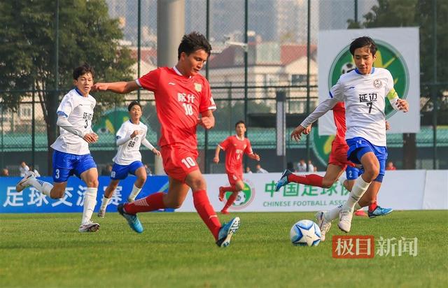 国内职业足球锦标战展现风采的简单介绍