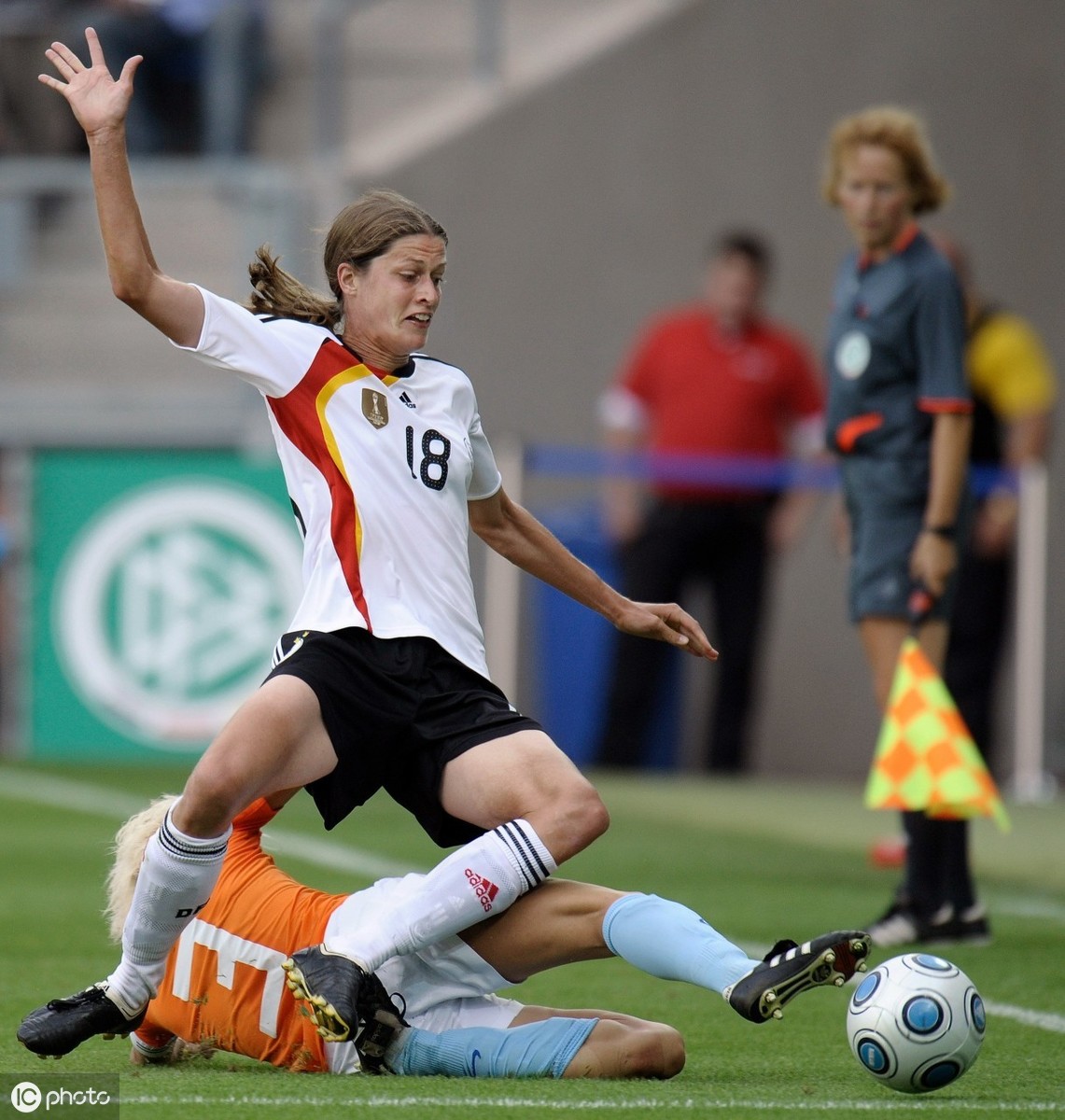 荷兰女足大胜摩洛哥队晋级下一轮 荷兰女足大胜摩洛哥队晋级下一轮