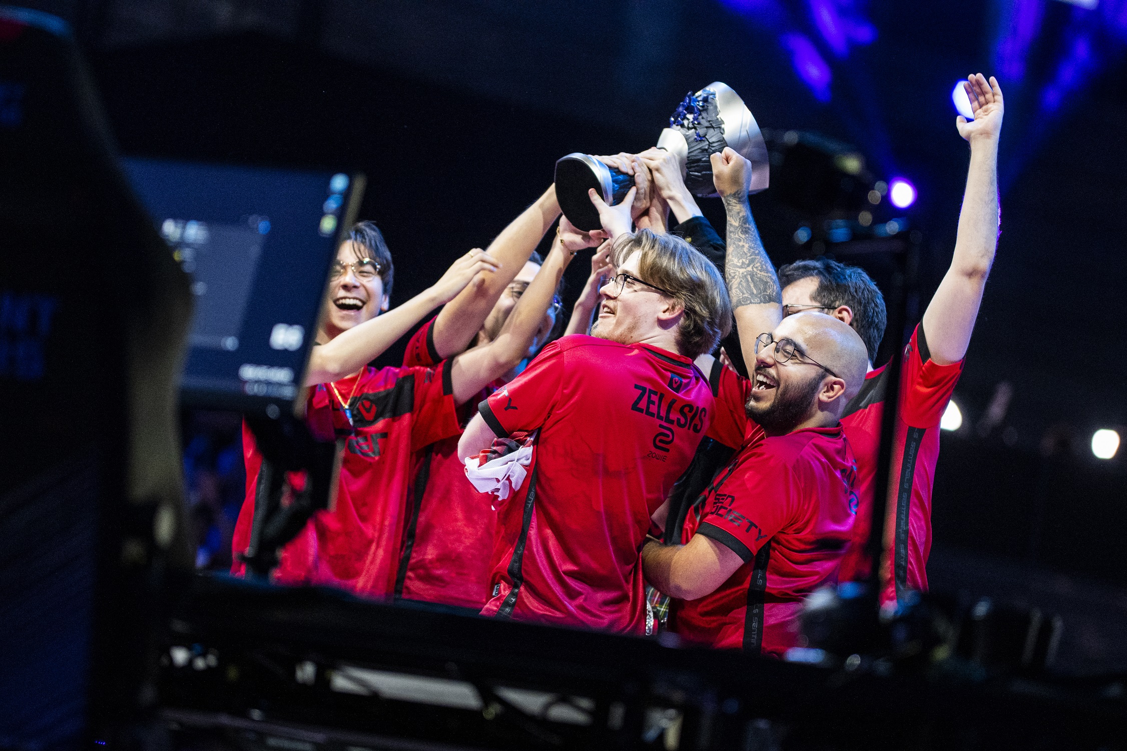 马德里竞技在淘汰赛中的表现令人瞩目 马德里竞技在淘汰赛中的表现令人瞩目