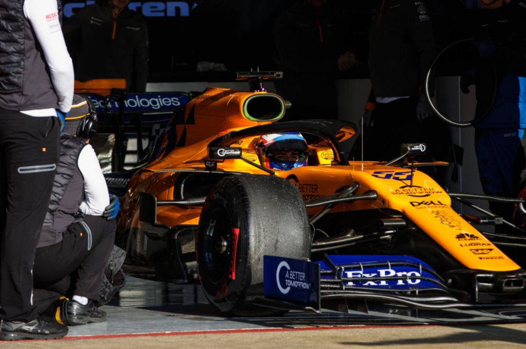 迈凯伦完胜红牛二队，拉塞尔关键制胜