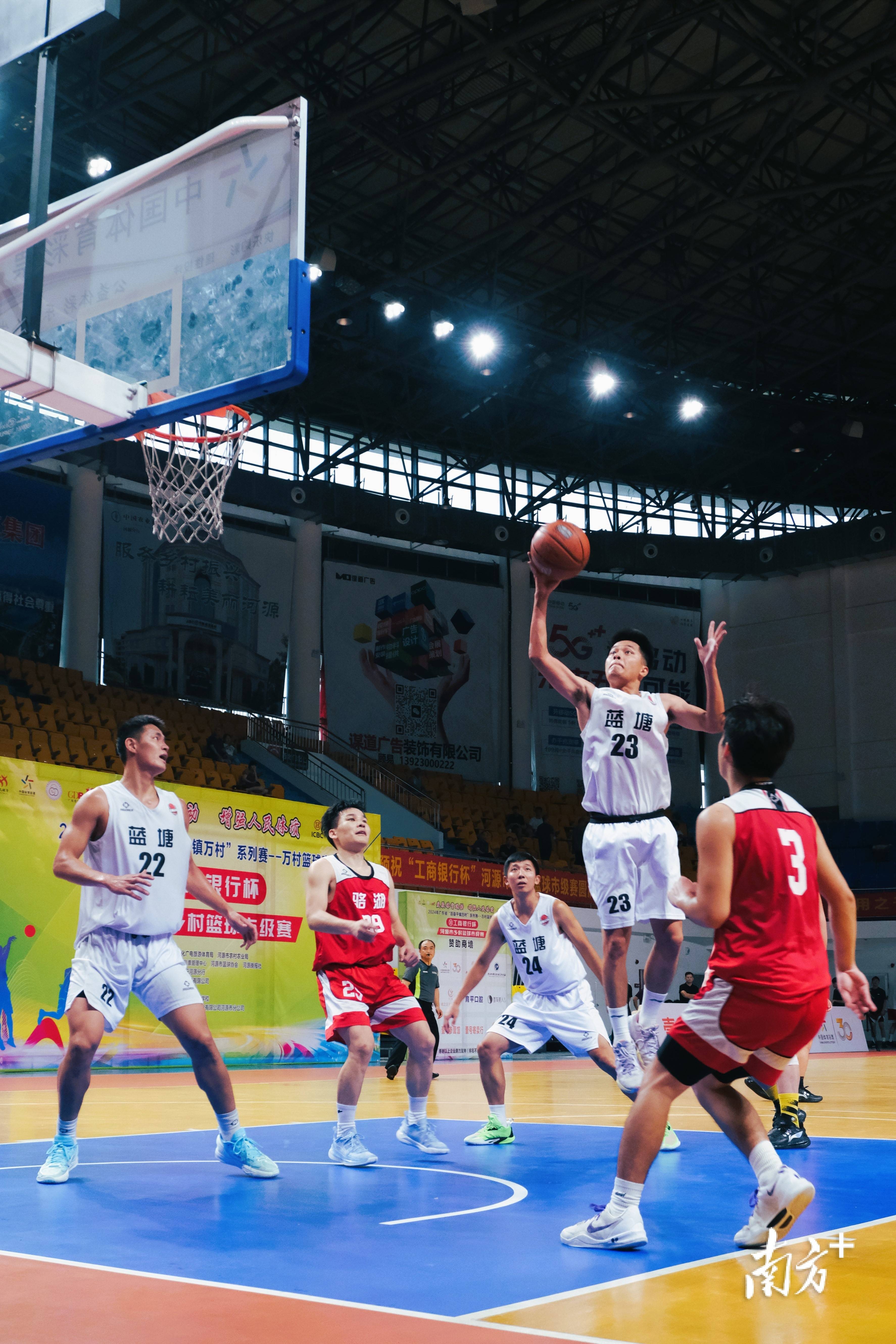 篮球比赛中的精彩瞬间吸引万千眼球