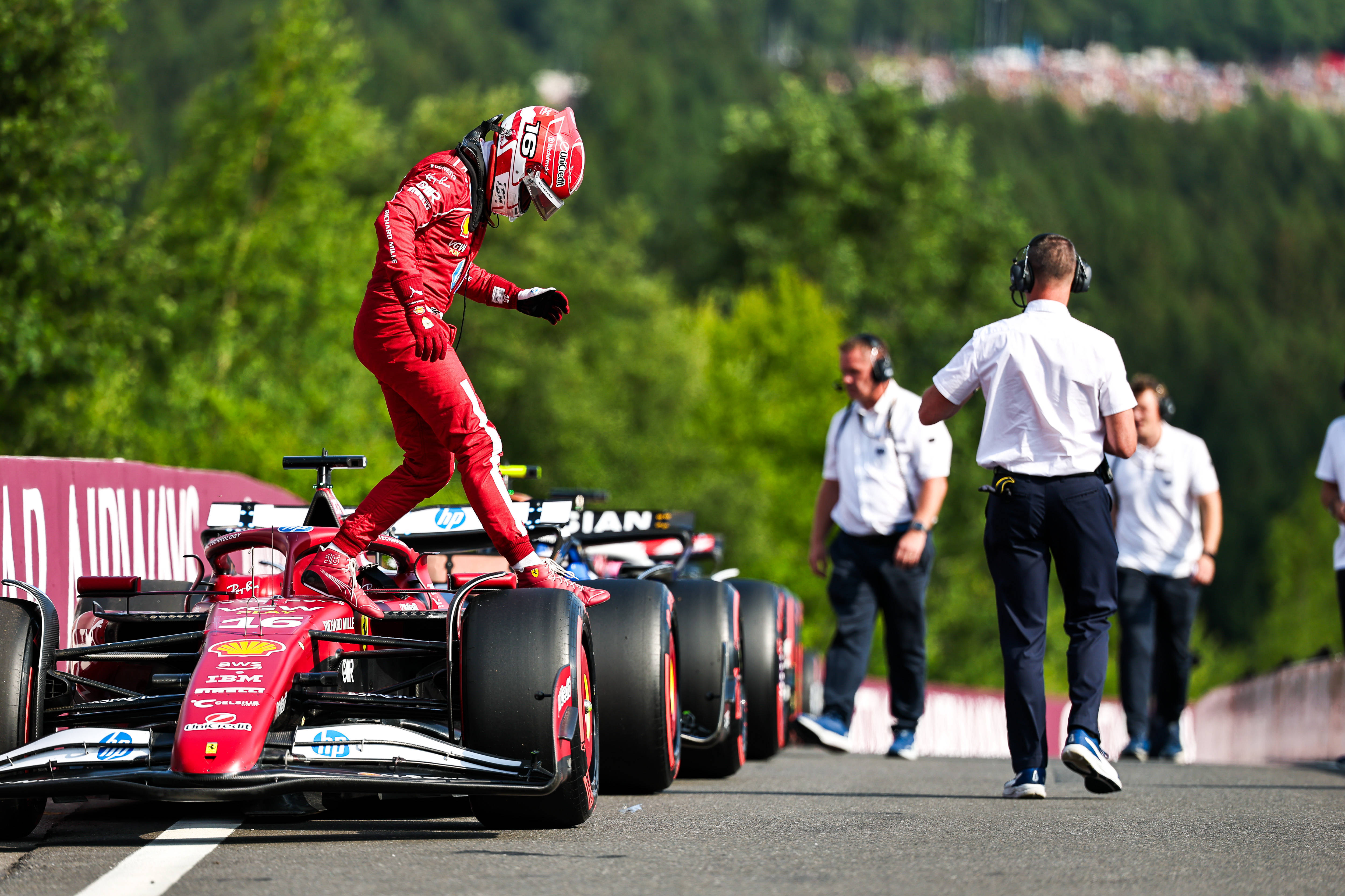 法拉利绝杀雷诺车队,皮亚斯特里关键制胜 法拉利绝杀雷诺车队,皮亚斯特里关键制胜