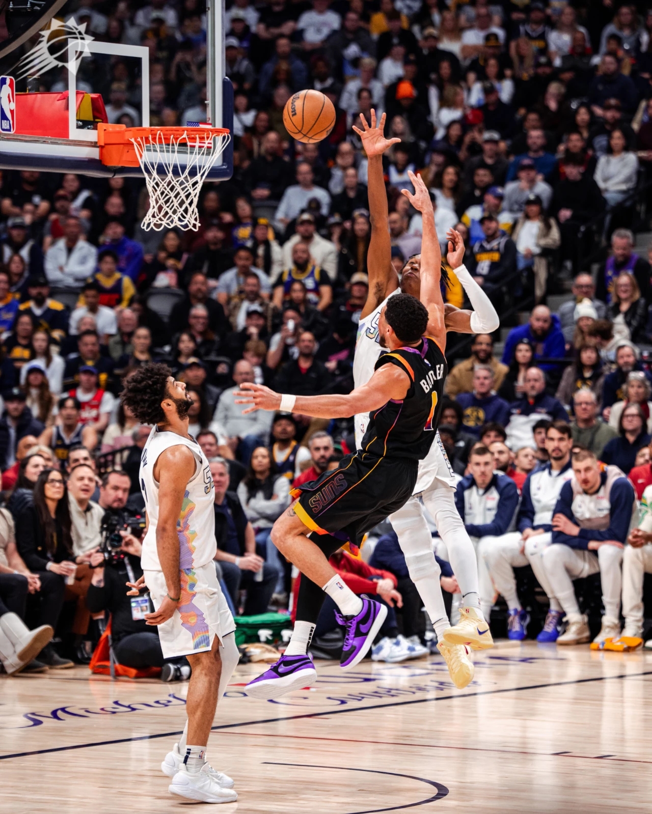 掘金绝杀鹈鹕,保罗统治全场 掘金绝杀鹈鹕,保罗统治全场