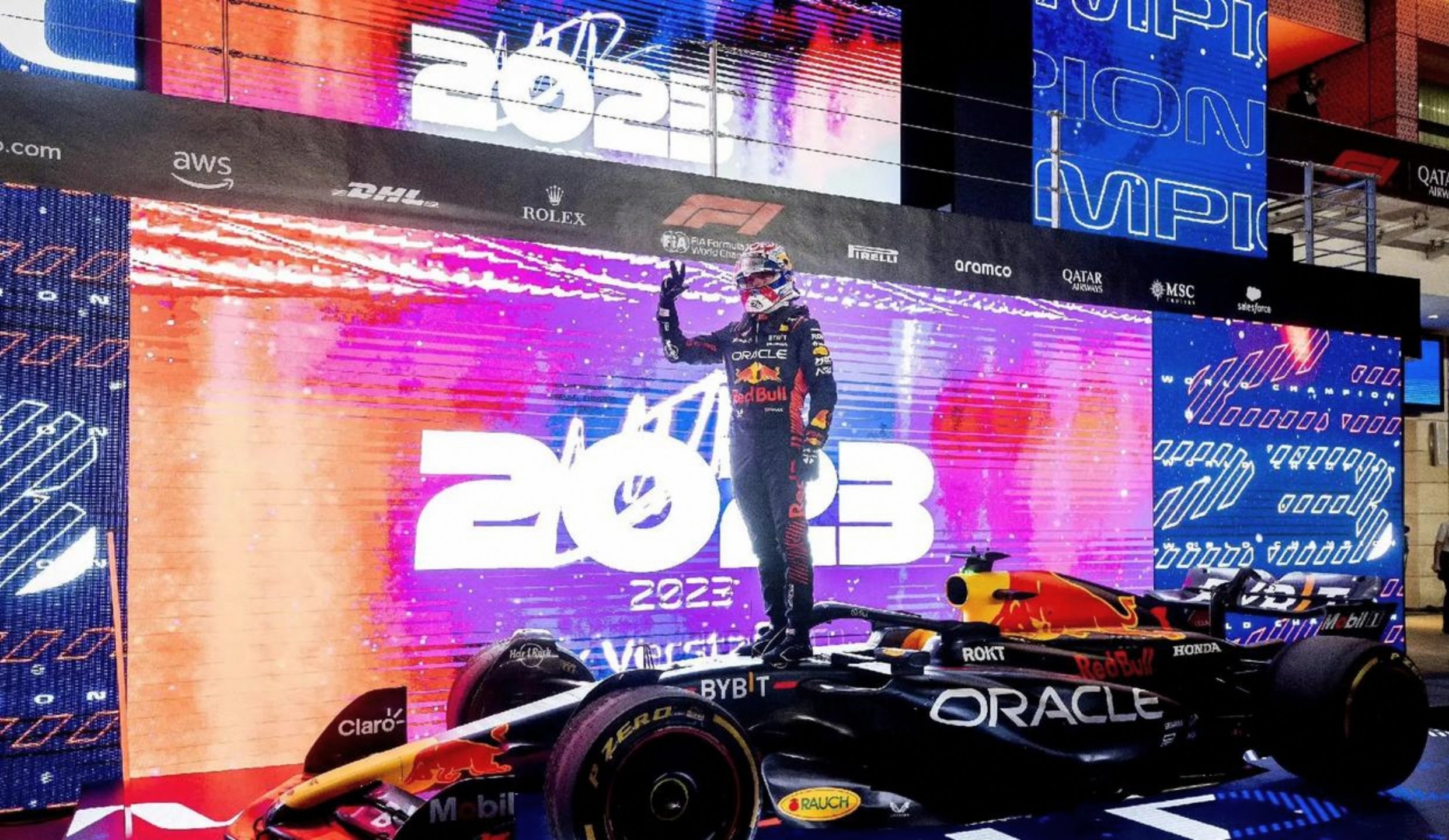 梅赛德斯险胜红牛车队,佩雷兹统治全场 梅赛德斯险胜红牛车队,佩雷兹统治全场