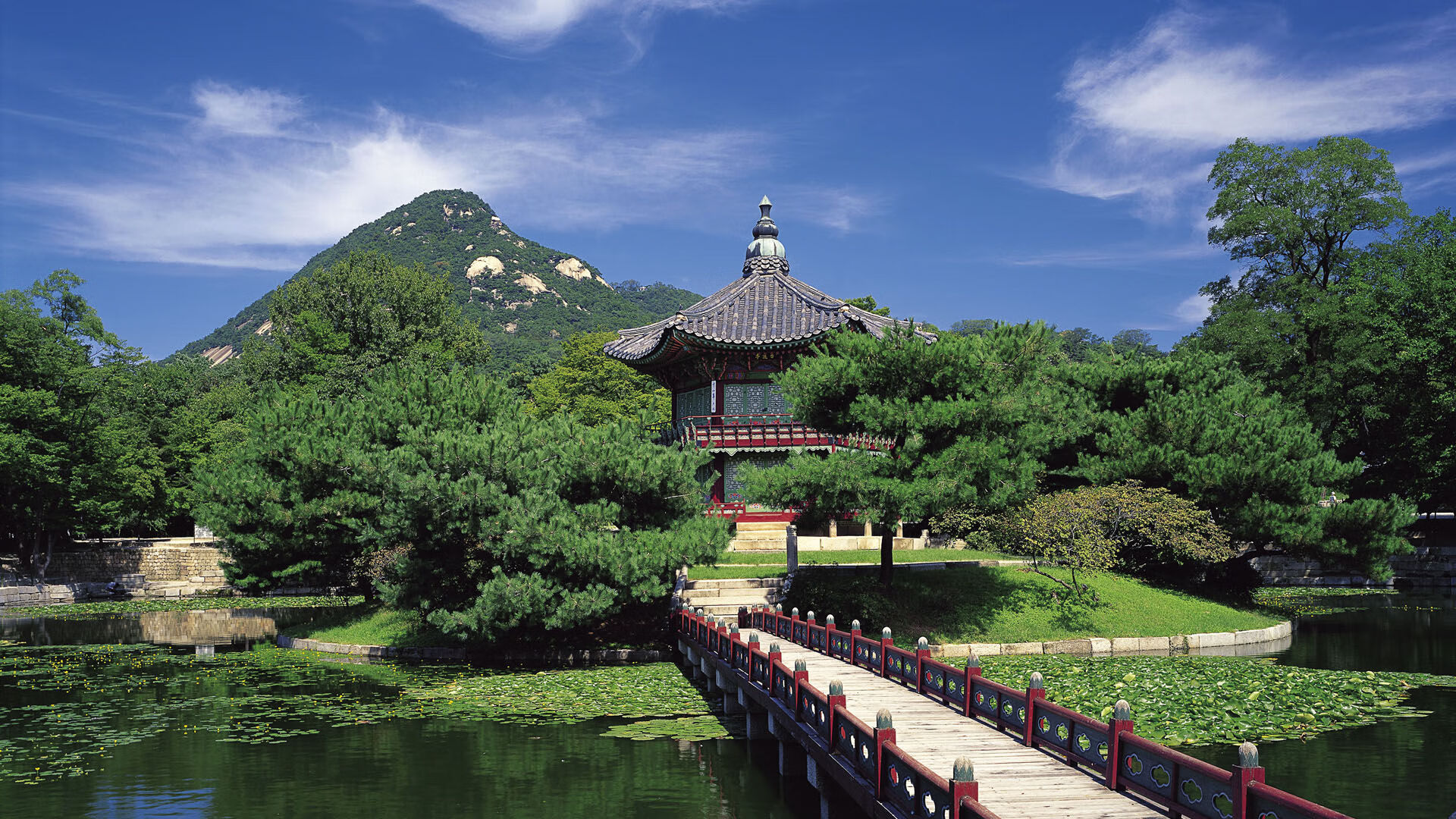 意甲焦点战之夜，当绿茵化为熔炉，佩德里在淬炼中闪烁唯一锋芒